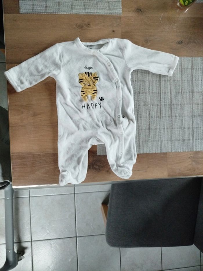 Vends pyjama 3 mois