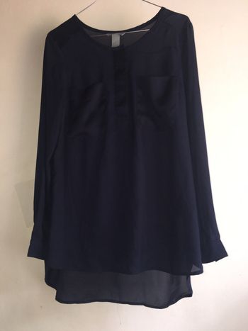 259 - blouse a 2 poches et détail sur le col