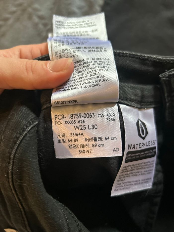 Jean noir levi’s - photo numéro 6