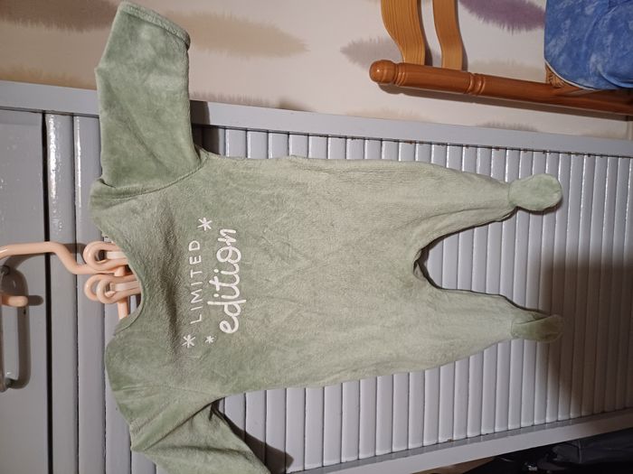 2 pyjamas1 pièce pour garçons Taille 3 mois - photo numéro 3
