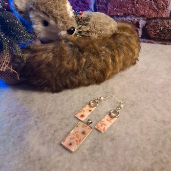 Boucles d'oreilles pendante avec pendentif assortie florale résine