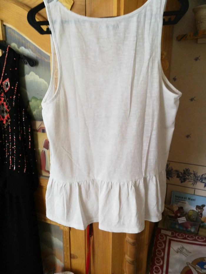 Jolie haut en dentelle - photo numéro 5