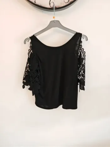 T-shirt noir avec manches dentelle Shein