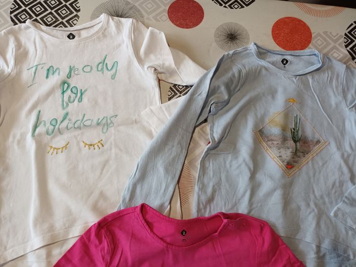 Lot 7 t-shirts manches longues 👧 taille 4 ans - photo numéro 3