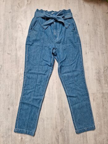 Jean Cache-cache neuf avec étiquette et ceinture taille 34