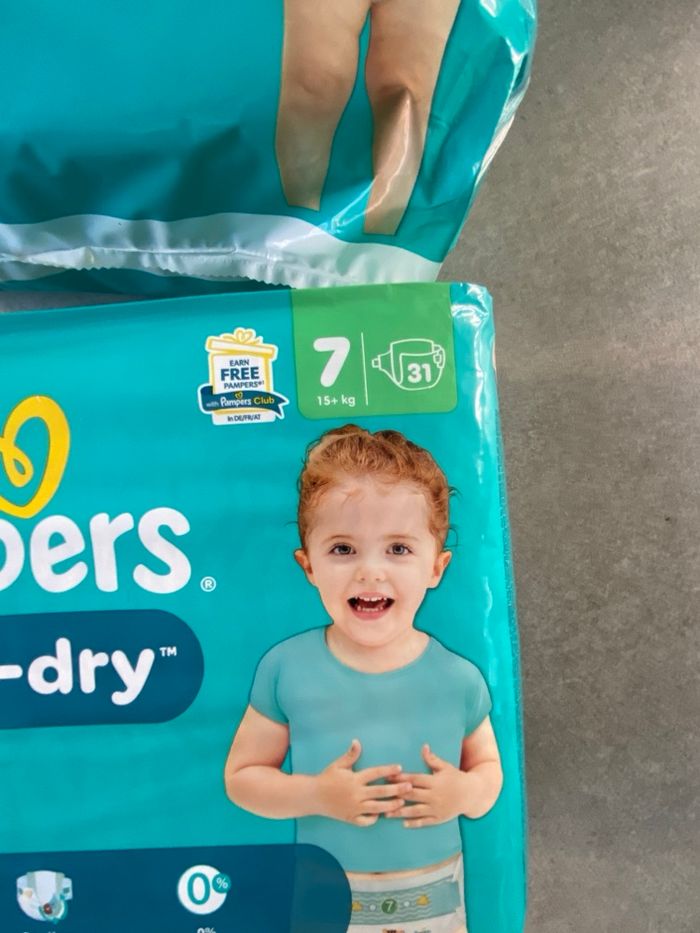 Lot de trois paquets de couches Pampers taille 8 - photo numéro 2