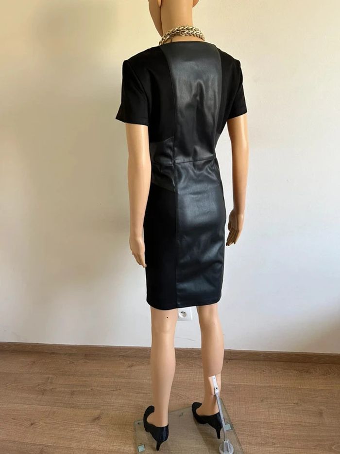 Robe noire à manches courtes avec simili cuir Only taille M jamais portée - photo numéro 10