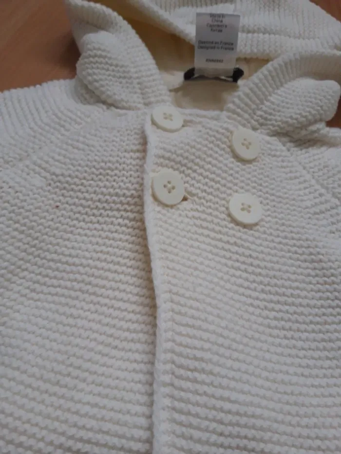 Jolie veste en maille avec capuche 1 mois - photo numéro 2