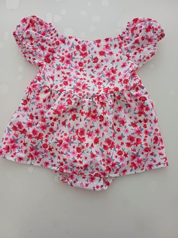 Robe neuve taille 9/12 mois