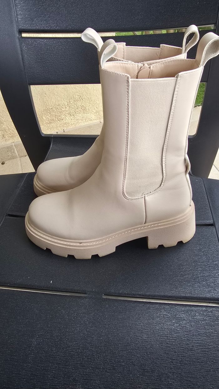 Bottines couleur crème en très bon état Taille 36 - photo numéro 2