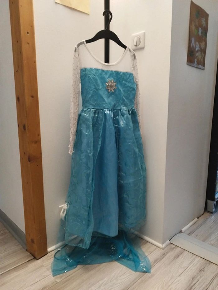 Déguisement et accessoires Elsa reine des neiges 1