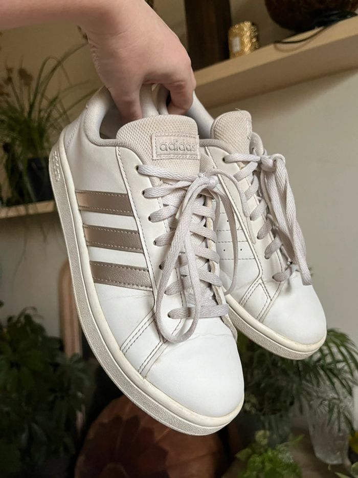 Baskets confortable Adidas Grand Court Base - blanc et gris argenté - photo numéro 6