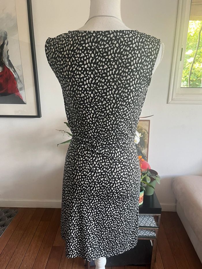 Robe chic fluide sans manches imprimée motifs - photo numéro 5