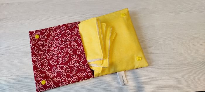 Pochette avec lingettes - photo numéro 2