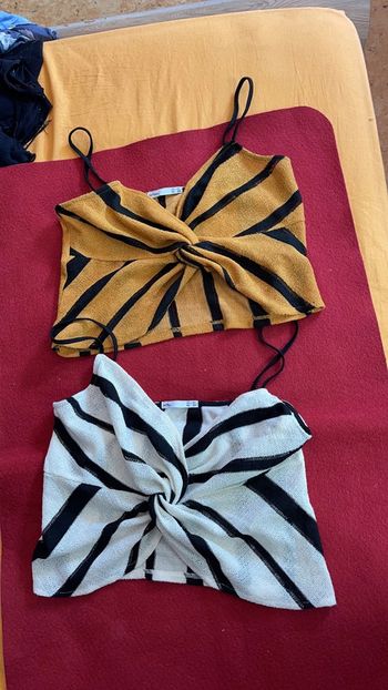 Lot de 2 top neufs  jamais  portés taille S/M/L