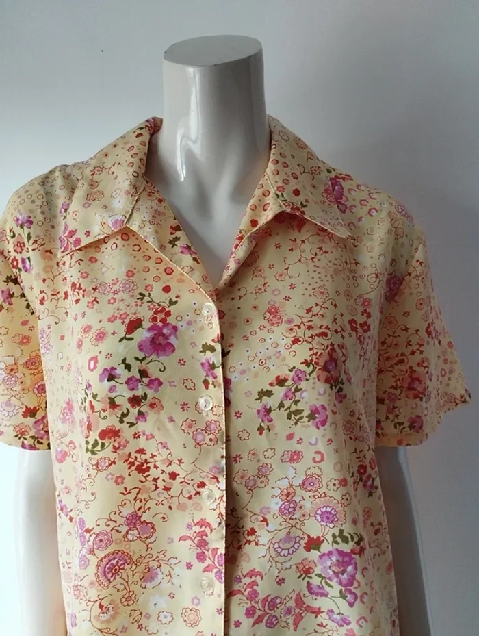 Blouse manches courtes ou chemisier Damart taille 48 - photo numéro 2