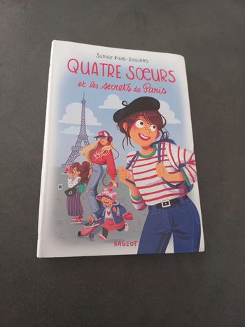 Livre roman  quatre sœurs et les secrets de paris