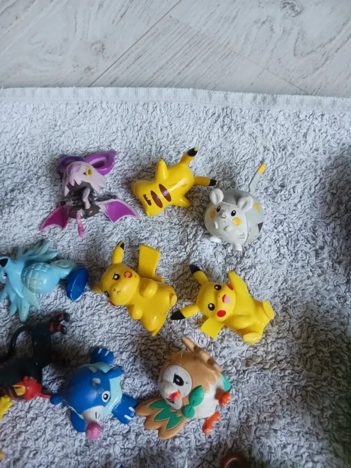 Lot figurines pokemon + ceinture + pokeball - photo numéro 4
