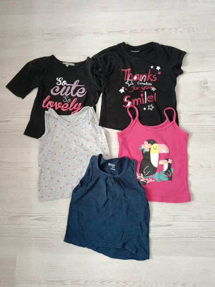 Lot 5 Tshirt manches courtes 4 ans
