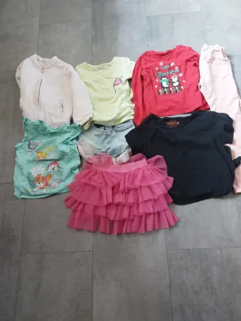 Lot fille 6/ 7 ans
