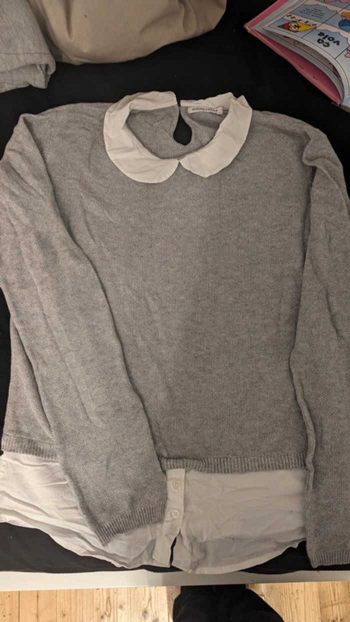 Pull gris en excellent état taille 14 ans
