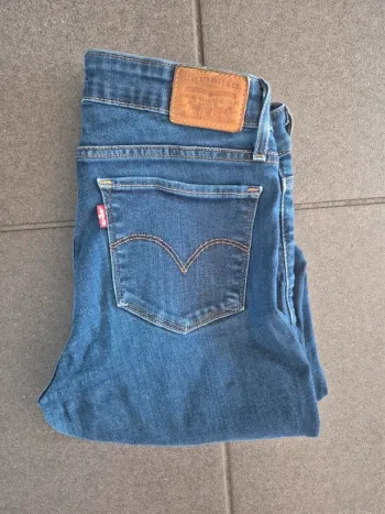 Jean slim Levis taille 38