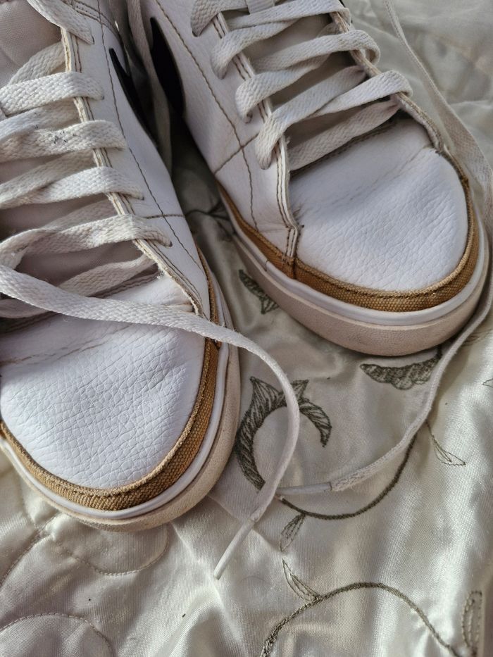 Superbes sneakers basses a lacets - photo numéro 3