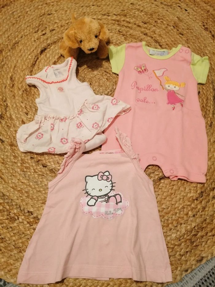 Lot dans les tons roses 1 mois