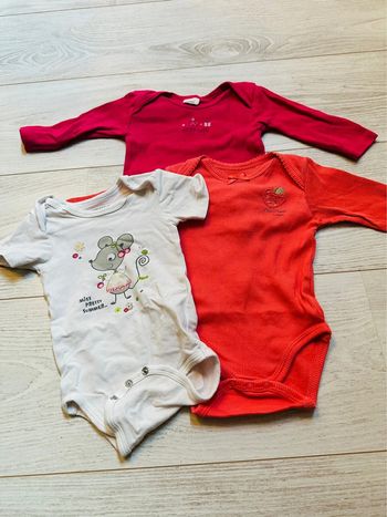 Bodies taille 6 mois bébé lot