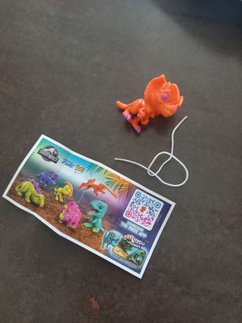 Jouet kinder dinosaure