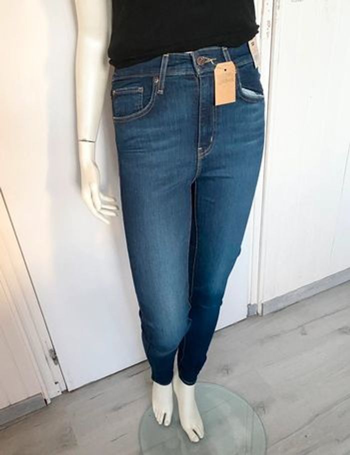 Jean Levi’s Mile High Super Skinny – Taille 27/32 – Bleu moyen – Neuf avec étiquette - photo numéro 20