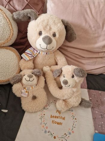 Lot de peluches de la même collection beige mixte