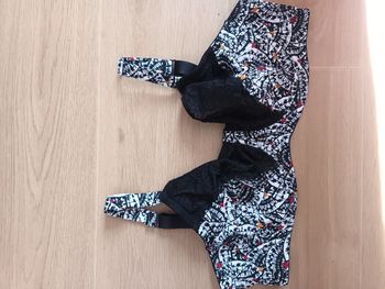 Soutien gorge 100E noir blanc neuf avec armature  sans mousse