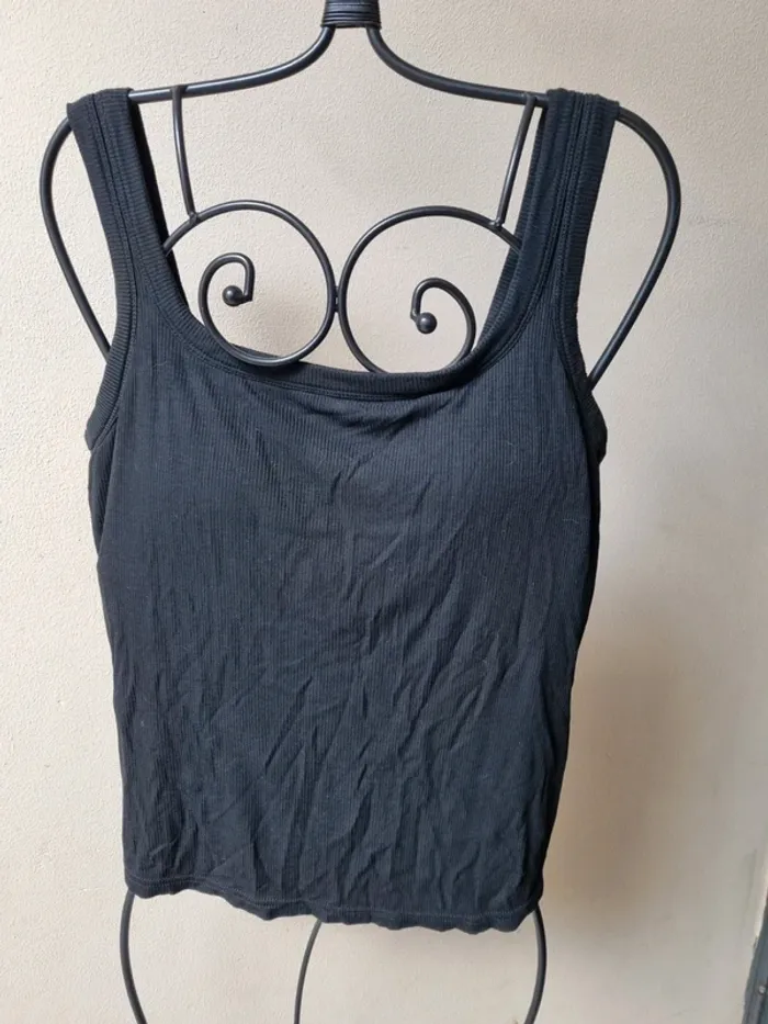 Débardeur noir avec soutien gorge intégré