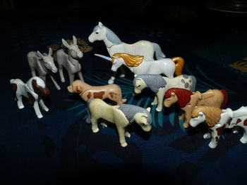 Lot playmobils animaux , chevaux , licorne etc