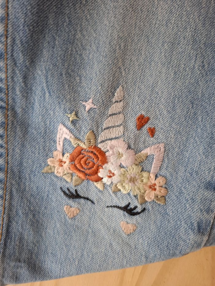Jean bleu motif fleuri - 7/8 ans - photo numéro 4