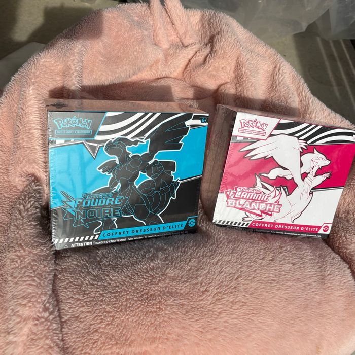 Lot 2 ETB Flamme blanche et Foudre noire - Pokemon