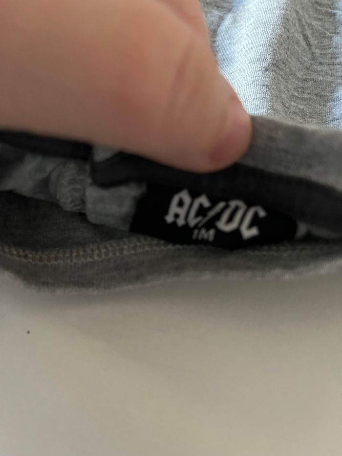 Pull fin acdc - photo numéro 2