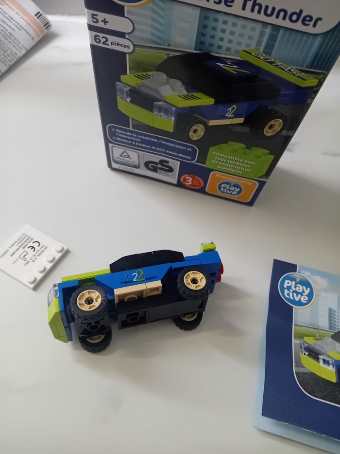 Voiture a construite lego - photo numéro 2
