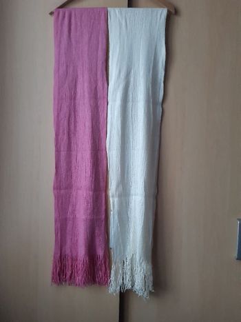 Lot de 2 écharpes rose et blanc