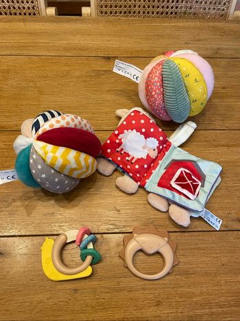 Lot de jouets d’éveil bébé