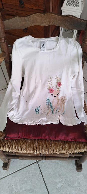 Haut manches longues C&A fille 10 ans. Très bon état