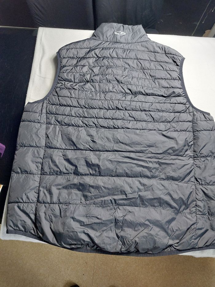 Veste Champion.sans manches noir Taille XXL Très bon état - photo numéro 2