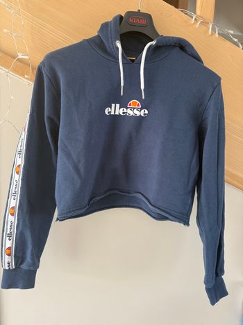 Pull court Ellesse a capuche Taille 36