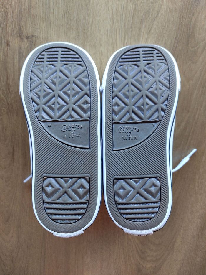 Converse montantes en toile pointure 26 - photo numéro 6