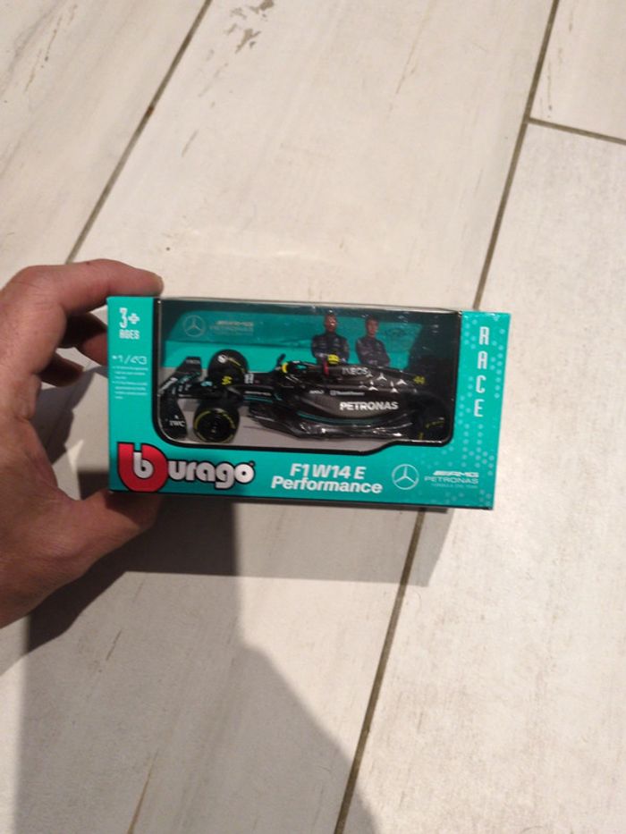 Formule 1 mercedes F1W14E bburago