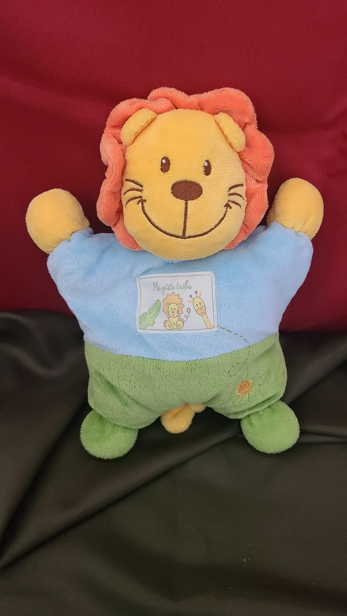 Doudou semi plat lion KIABI Ma ptite tribu vert bleu orange - photo numéro 4
