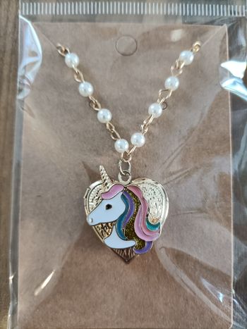 Jolie collier avec pendentif licorne neuf avec boitier photos
