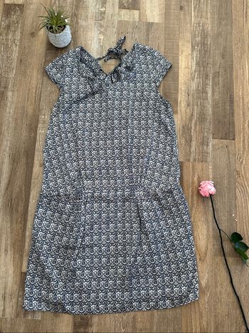 - Robe            - Taille 42 / XL  - Très bon état