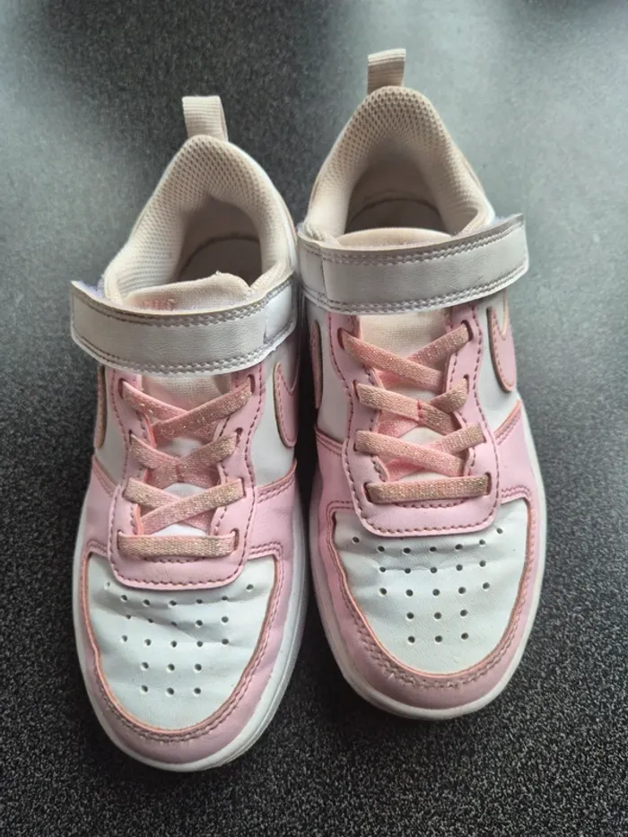 Basket Nike rose et blanche p28,5